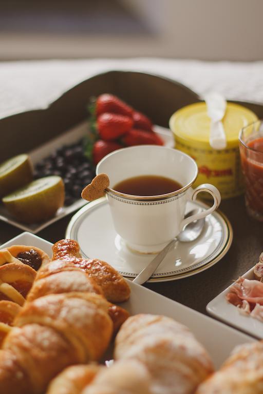 San Clemente Bed & Breakfast Crema Room photo